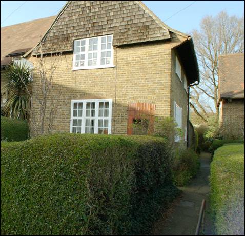 43 Asmuns Place corner
